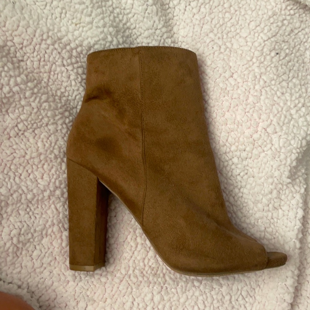 Open toed boot heals (taupe)